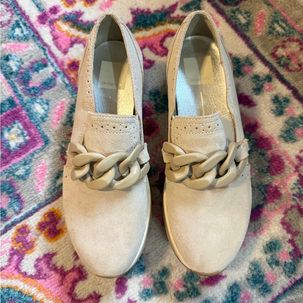 Dolce Vita Platform with Chain Detail